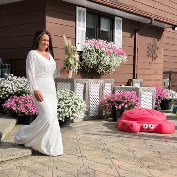 Simple wedding dress - Picture 4 of 9